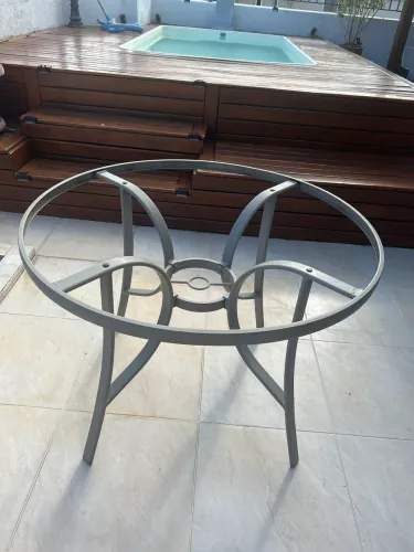 Mesa para jardim de alumínio cinza