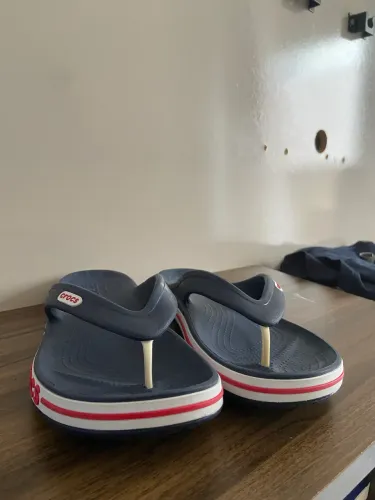 Chinelo Crocs Bayaband Flip 