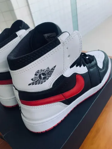 Vendo Tênis Nike Air Jordan Mid 1 red/black/white