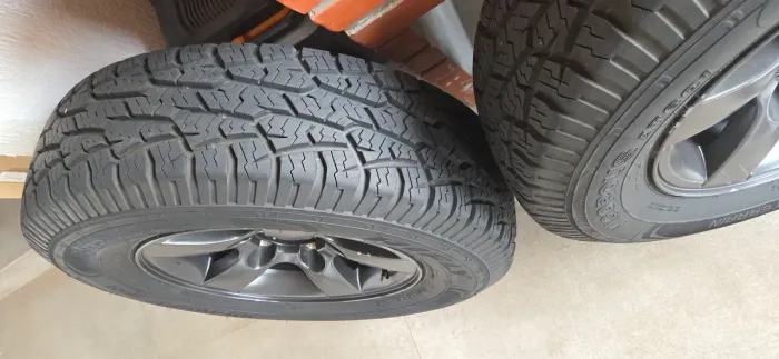 Rodas e Pneus Jimny 215/75/R15