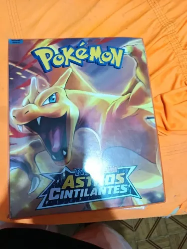 Álbum de figurinhas do pokémon 