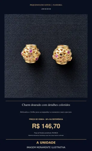 Charm dourado com detalhes coloridos