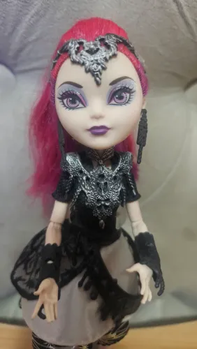 Mira Shards- rainha má jogos de dragões ever after high 