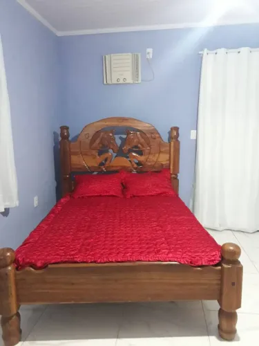 Vendo cama casal talhada a mão vindo de Belém do Pará!!