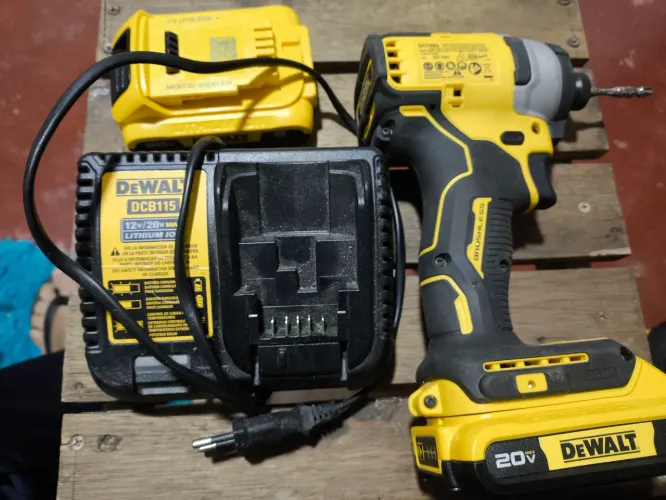 Parafusadeira impacto dewalt dcf809