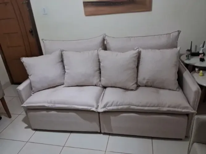 Vendo sofá retrátil, reclinável,  Pano linho bege claro Acompanha 4 almofadas Largura 1,95