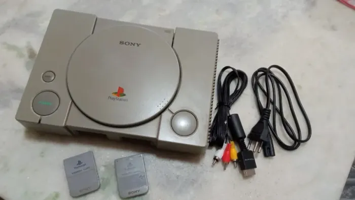 PlayStation 1 PS1 SCPH-5501 + Memory Cards + Cabos