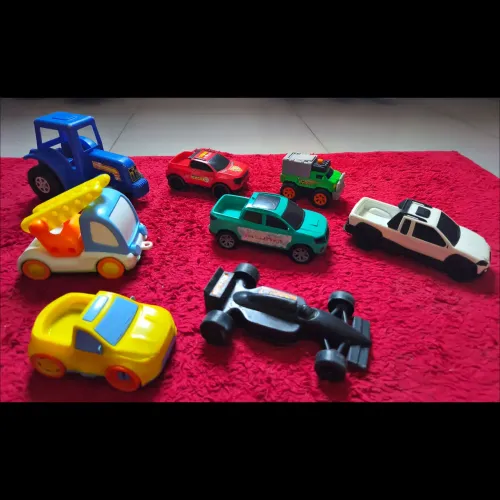 Lote de 8 carrinhos de brinquedo<br>(Vendo separado também)