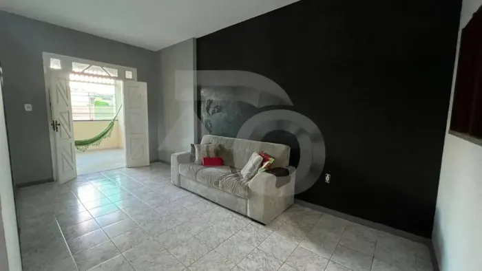 Prédio Comercial no Bairro Novo Paraiso - 168m², 4 Quartos, Varanda, Quintal, Garagens