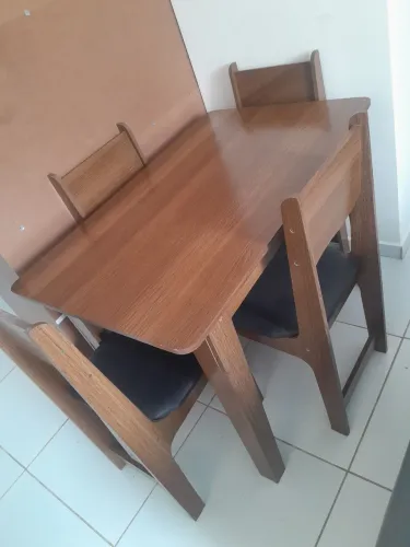 Mesa semi nova...retirar no santa maria Leia descrição 