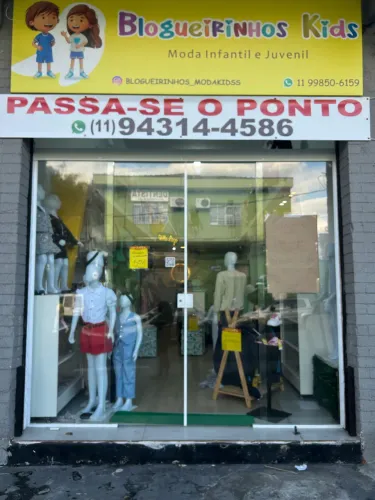 Porta de vidro com esquadria de alumínio branca