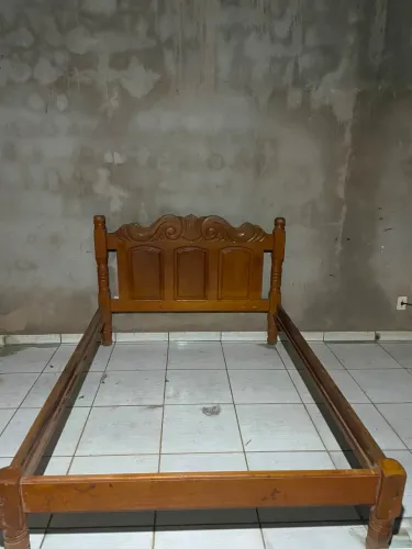 Cama de cerejeira