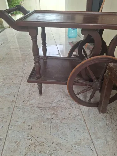 Carrinho de chá bem antigo.