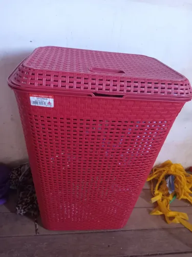 Vendo cesta de roupas suja