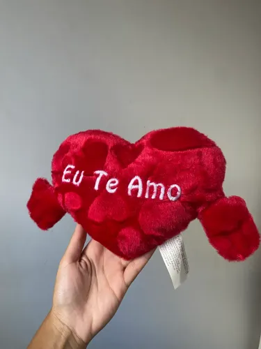 Pelúcia de coração Eu te amo com mãozinhas
