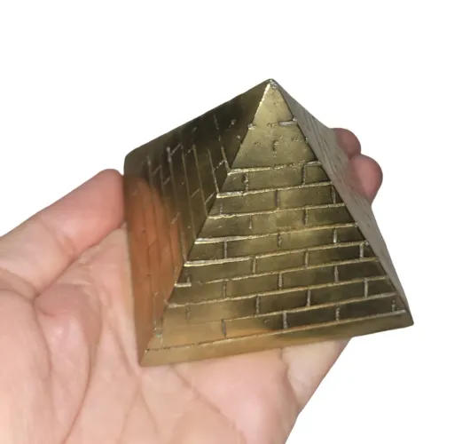 Pirâmide de metal tijolinho 
