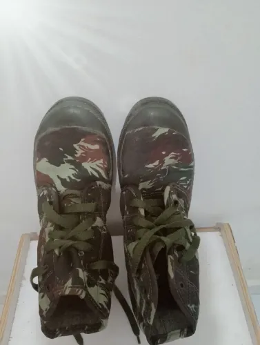 BOTA CAMUFLADA TAMANHO 41