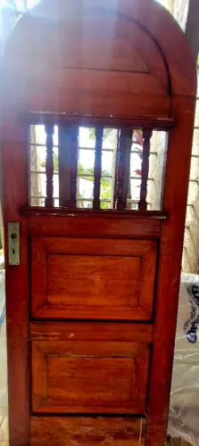 Porta excelente madeira maciça marrom trabalhada clássica