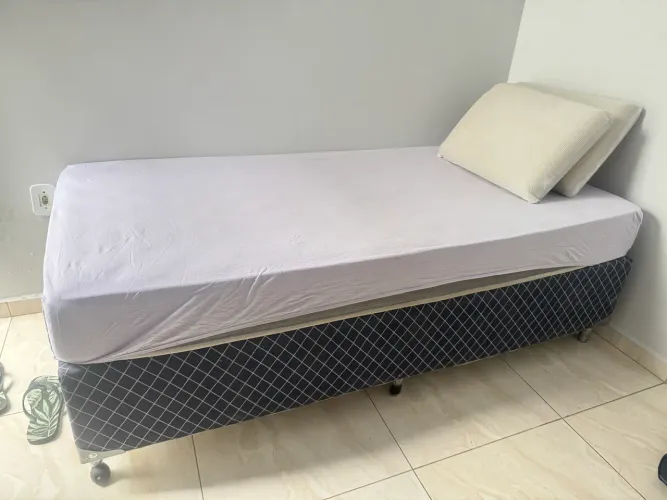 Cama de solteiro grande