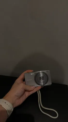 Sony Cyber-shot DSC-W690