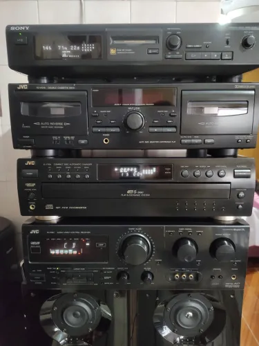 Vendo esses três conjuntos JVC Léia o anúncio