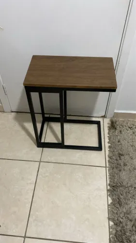 Mesa para encaixar no sofá 
