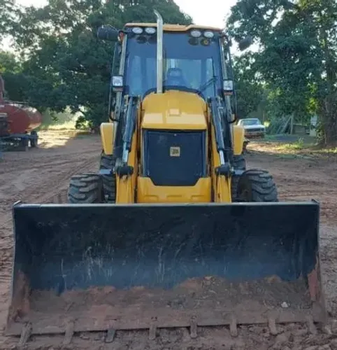 Retroescavadeira JCB 2016.