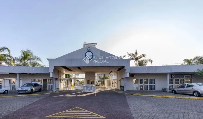 Casa em condomínio a venda em Canoas