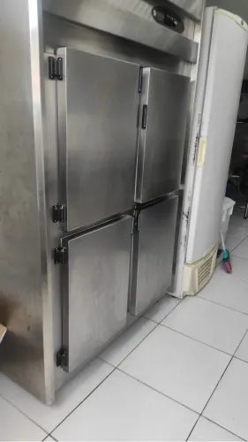 Geladeira industrial toda em inox