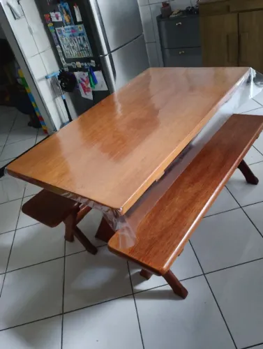 Conjunto de mesa e bancos, madeira Angelim