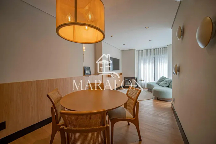 APARTAMENTO À VENDA NO CENTRO DE GRAMADO COM DUAS SUÍTES!
