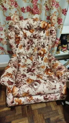 Poltrona clássica floral em excelente estado!