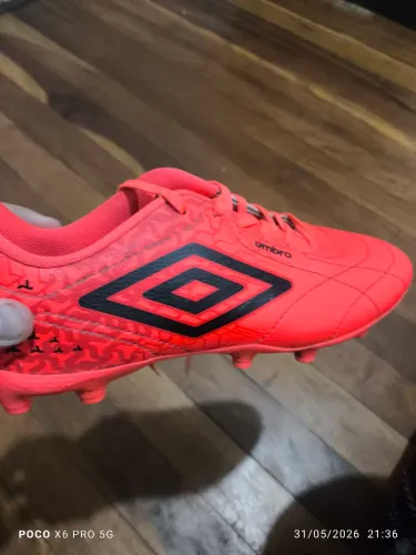 CHUTEIRA UMBRO ORIGINAL - 1 VEZ USADA.