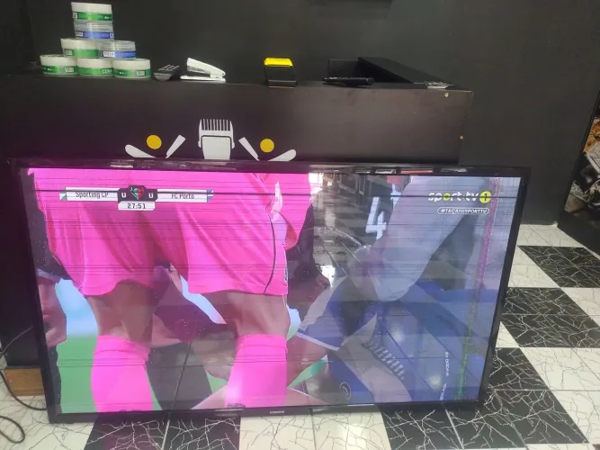 Vendo tv Samsung 60 polegadas com riscos na tela obs. nao e Smartv por isso esse preco 