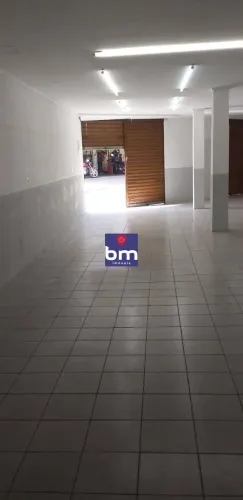 Salão para alugar em São Paulo, Capão Redondo, com 180 m²