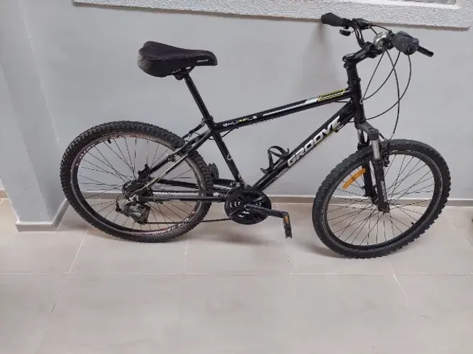 Vendo bicicleta aro 26 peças schimano cor preta