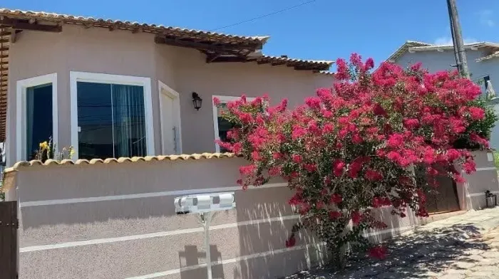 Linda casa no Condomínio dos Pássaros com 03 quartos sendo 01 suíte e deliciosa área gourm