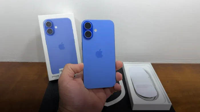 Iphone 16 128GB Azul - semi novo