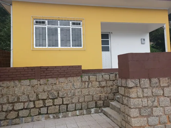 Aluguel anual /casa com linda vista.