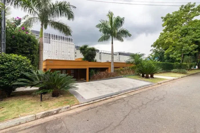 Linda casa para venda ou locação no condomínio Tamboré 1 em Barueri - SP