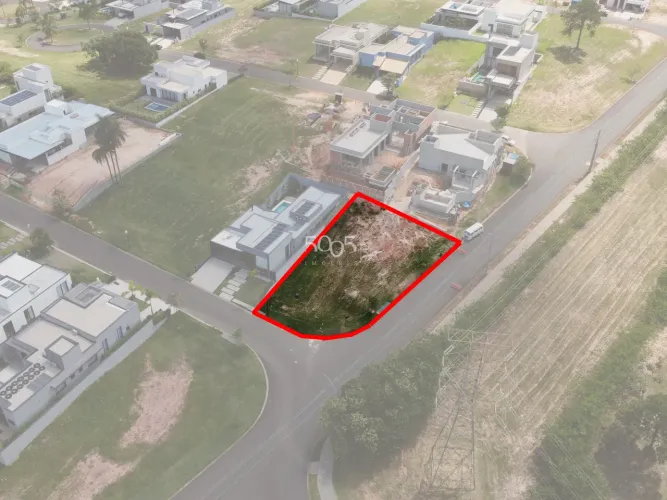 Terreno à venda no condomínio Villas do Golf, com 611m² de área útil. Excelente lote com ó