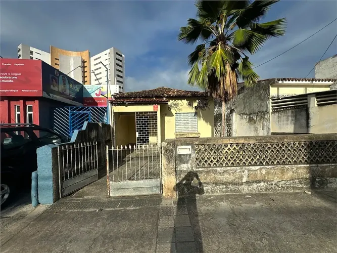 Casa 4 Quartos com 2 Suítes e 488m² - Poço