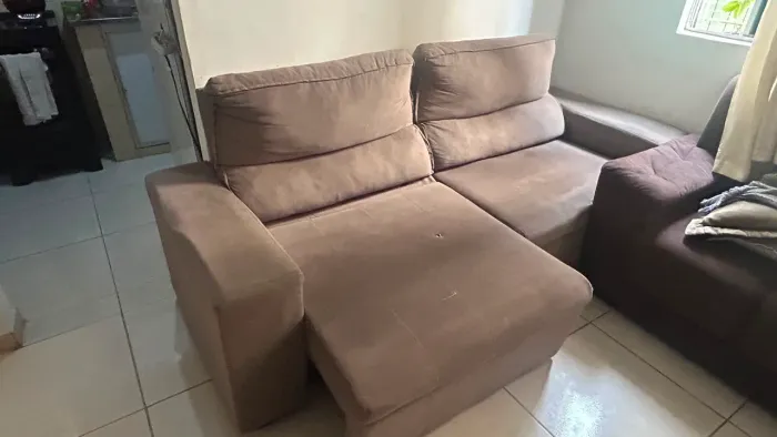 Sofá retrátil com 2,20 cm de comprimento com pequenas avarias