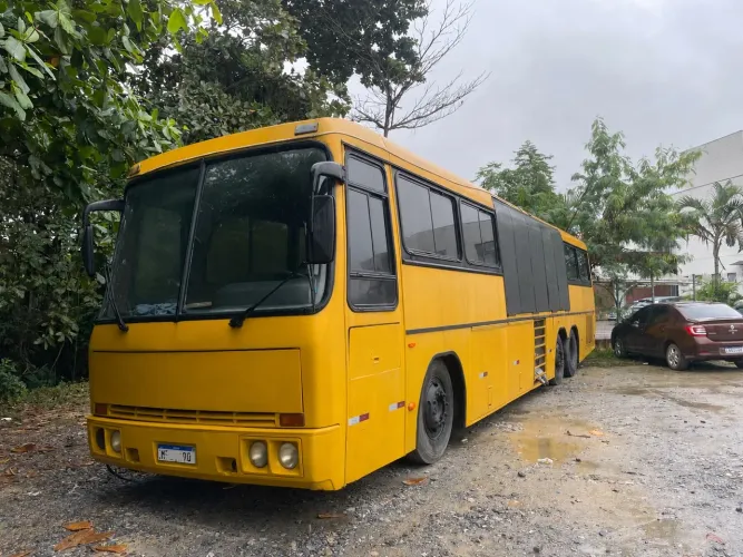 Vendo ônibus 