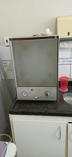 ESTUFA ANALÓGICA DE ESTERILIZAÇÃO E SECAGEM - USADA