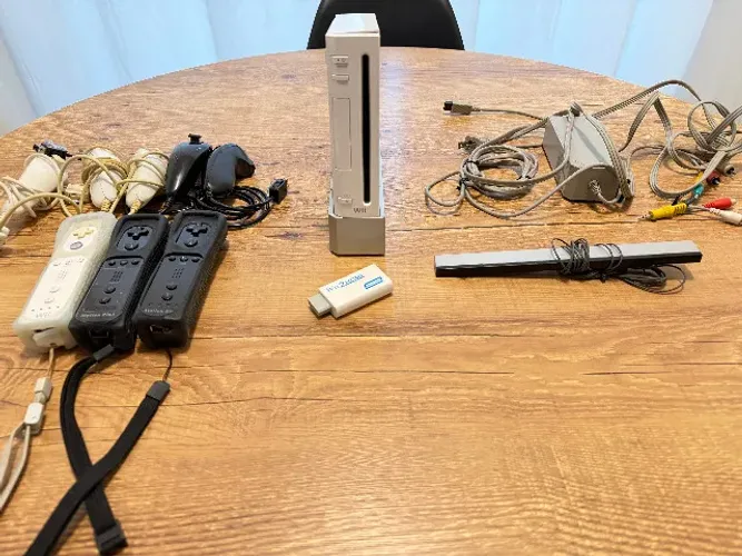 Nintendo Wii + 3 Controles + Wii2HDMI (Funcionando)