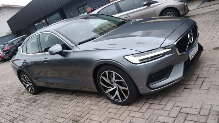 Volvo S60 T-4 Momentum 2.0 190cv 4P 2020