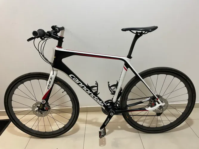 Bicicleta Cannondale Quick Carbon