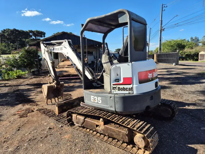 Mini Escavadeira bobcat 2013 troco por camionete oportunidade