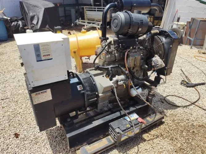 Gerador STEMAC 55/50 kVA (55kVA/50kVA) 2011